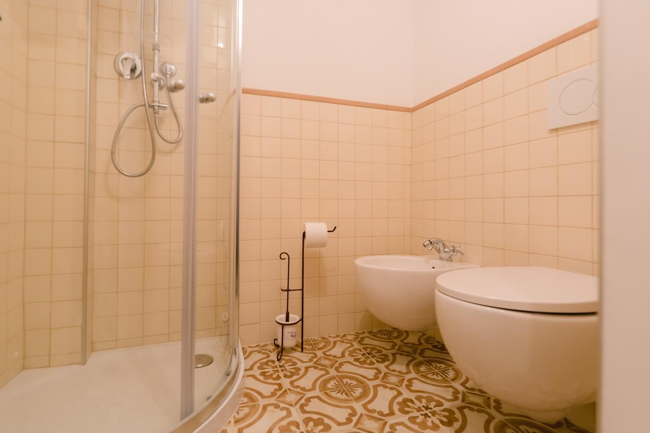 Historical And Luxury Apartment Bologna Buitenkant foto